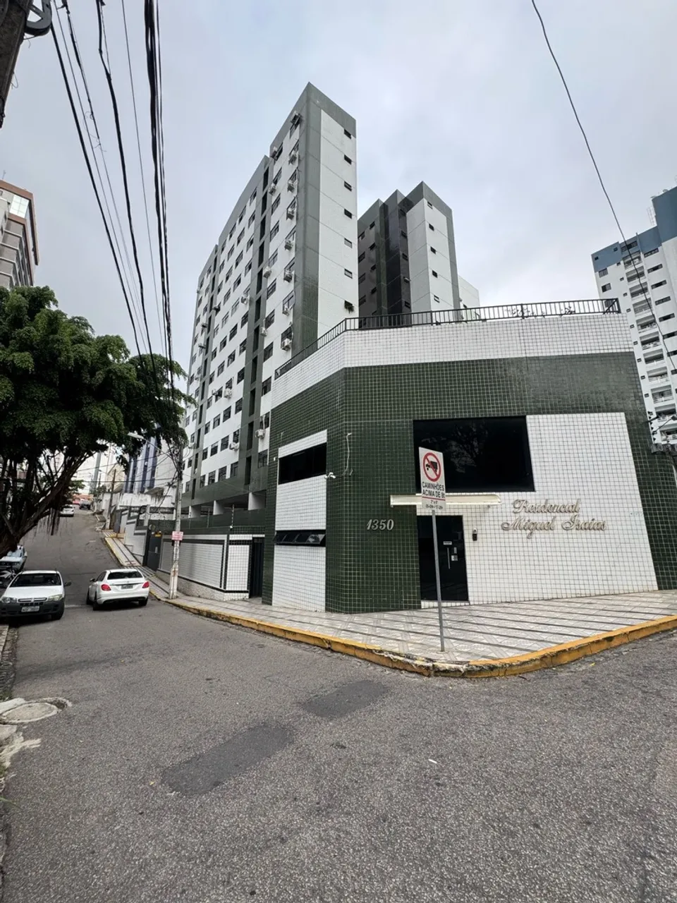 ALUGUEL Condomínio Miguel Isaias 4 quartos