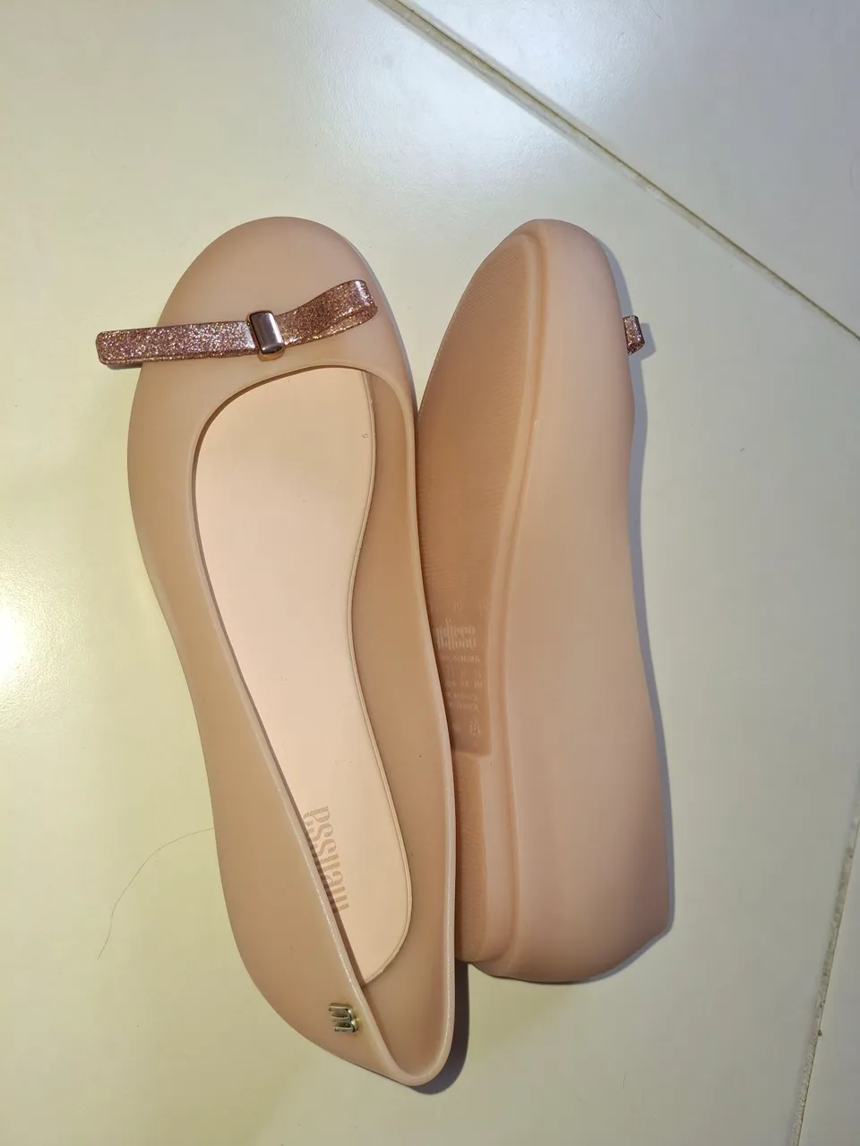 Vende-se sapatilha da melissa