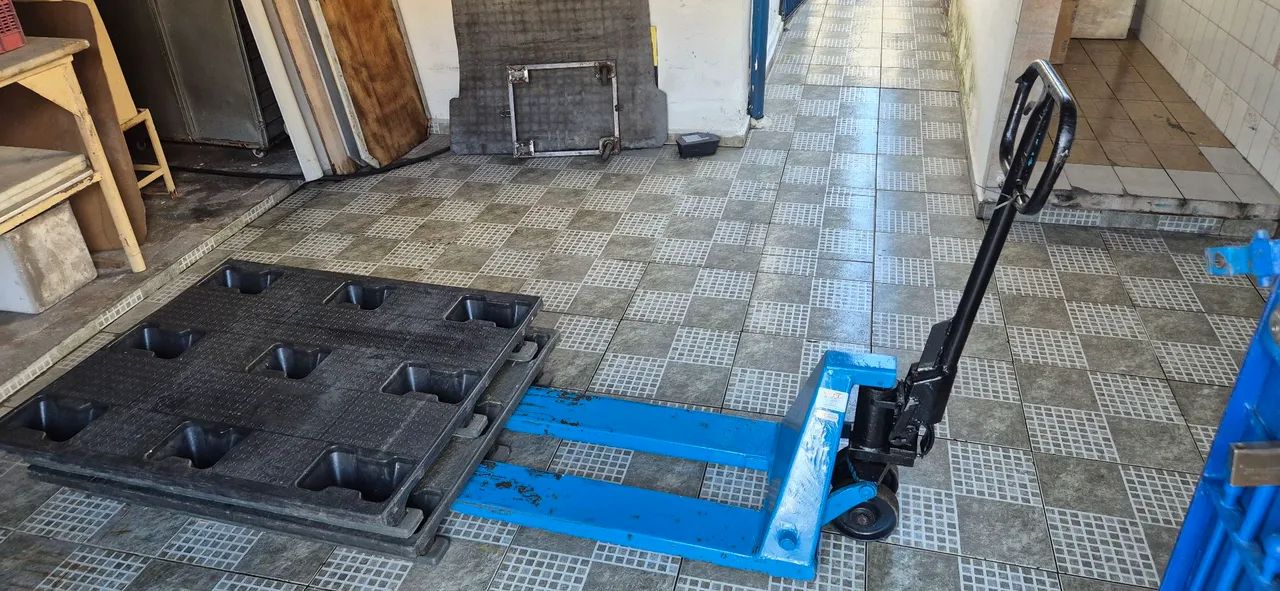 Paleteira Hidráulica 2.2 ton - Foto 2