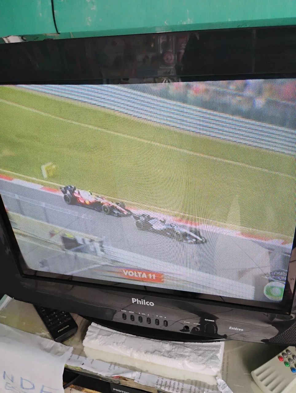 Televisão PHILCO 21 POLEGADAS DE TUBO FUNCIONANDO COM CONTROLE  - Foto 3