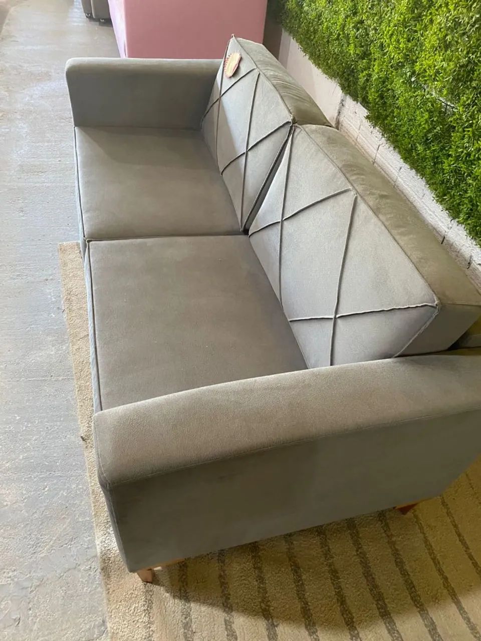 Sofá convencional semi novo 