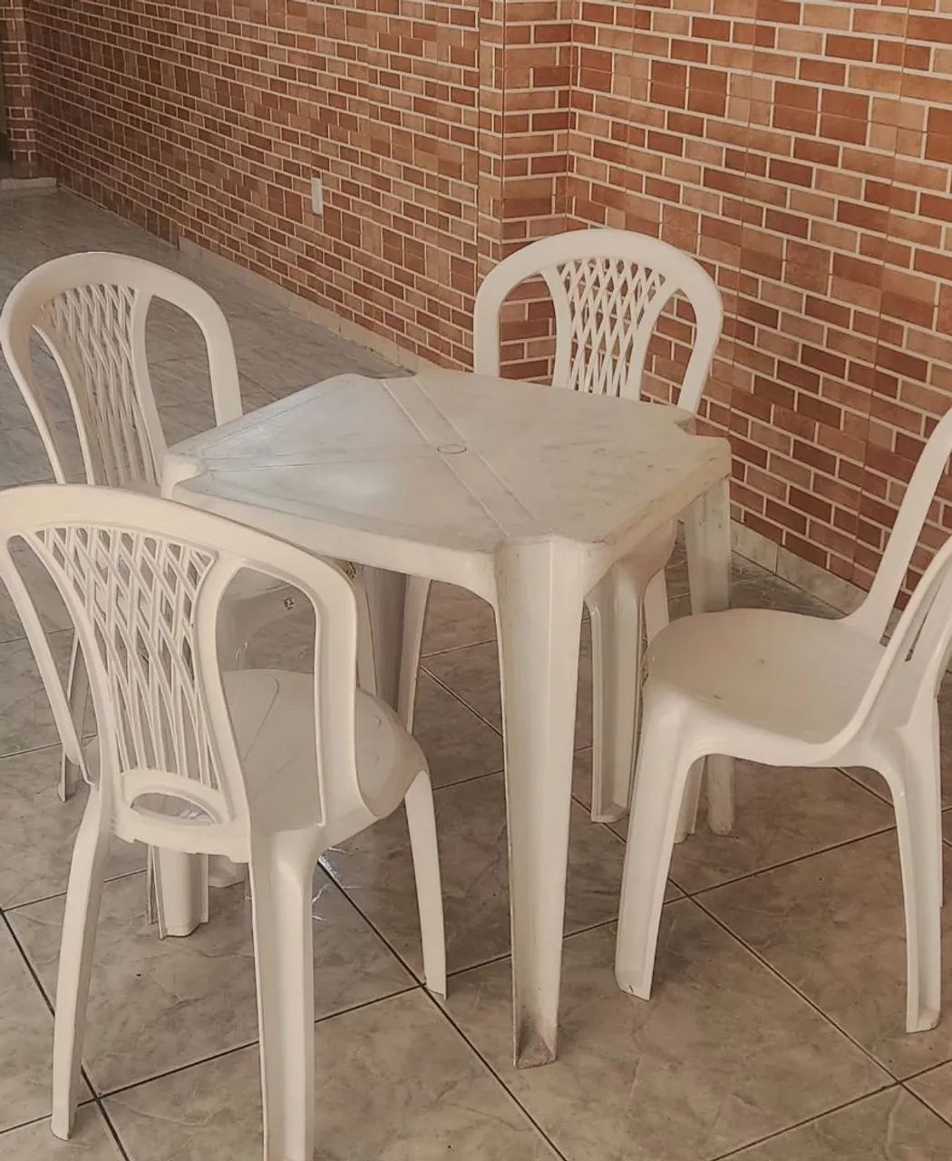 Vendo 2 jogos de mesa completo 