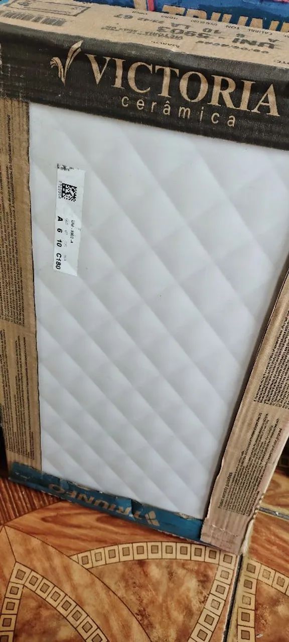 7 CAIXAS FECHADAS REVESTIMENTO 33X57 17,5METROS