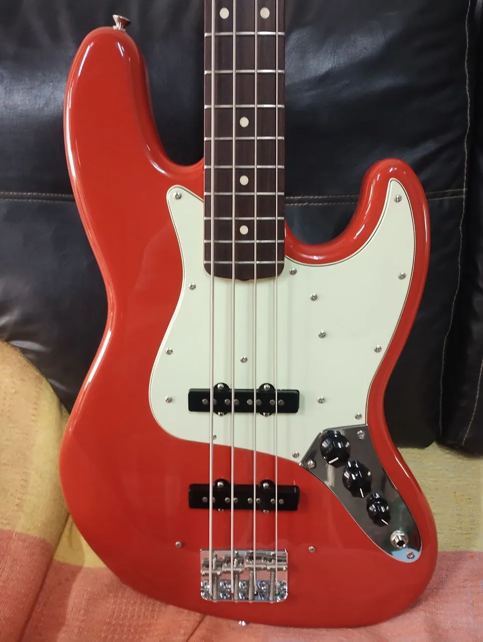 contra baixo Fender Vintera 60 ll  - Foto 4