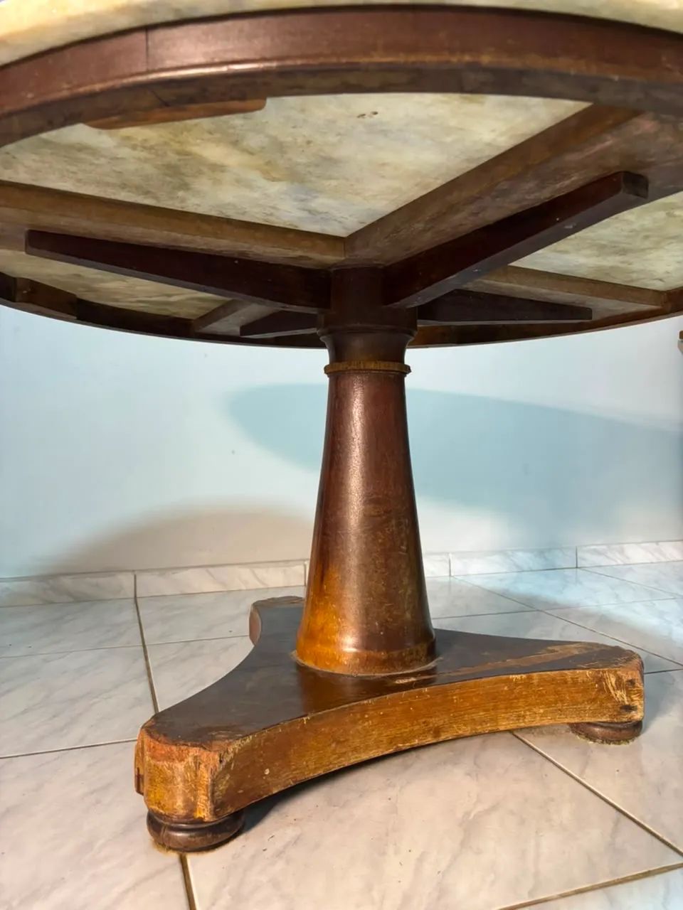 Mesa de mármore branca base madeira de lei - Foto 3
