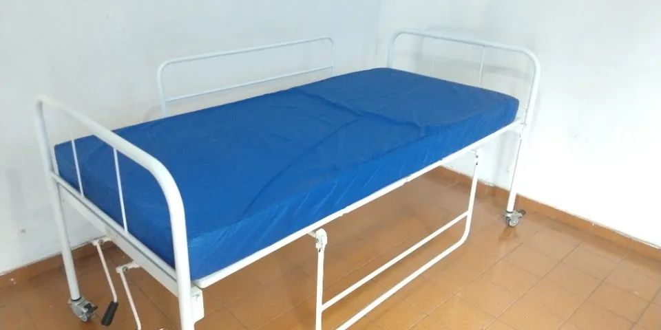 Cama Hospitalar Fowler 2 Manivelas + Colchão Impermeável (Excelente Estado) - Foto 4