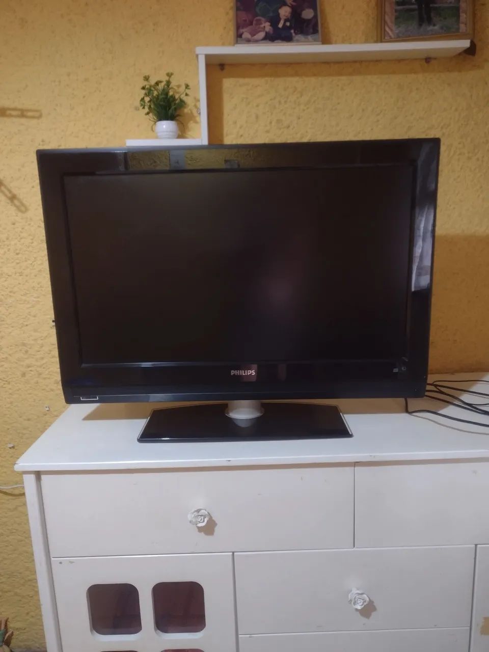 Vendo tv LCD Philips 32 polegadas modelo antigo pesada não é smart mas muito boa! - Foto 5