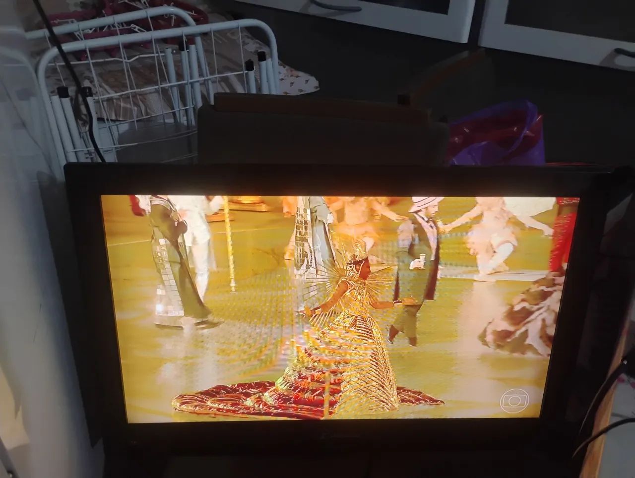 Vende se uma tv 32 polegadas hbuster