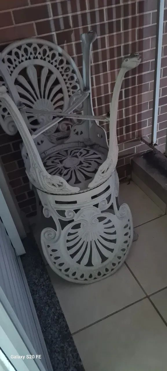 Mesa de jardim com 4 cadeiras