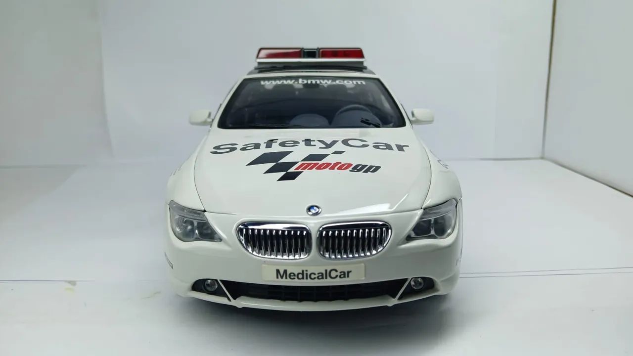 Miniatura BMW 645Ci Coupê 1/18 - Foto 3