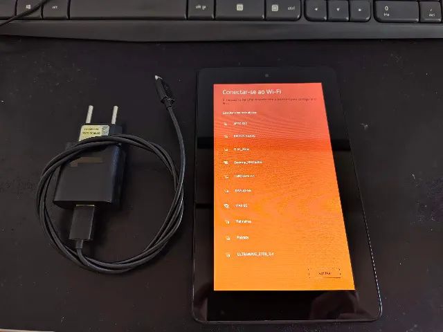 Tablet Amazon Fire 7 - 5ª geração, modelo SV98LN com carregador motorola - Foto 4