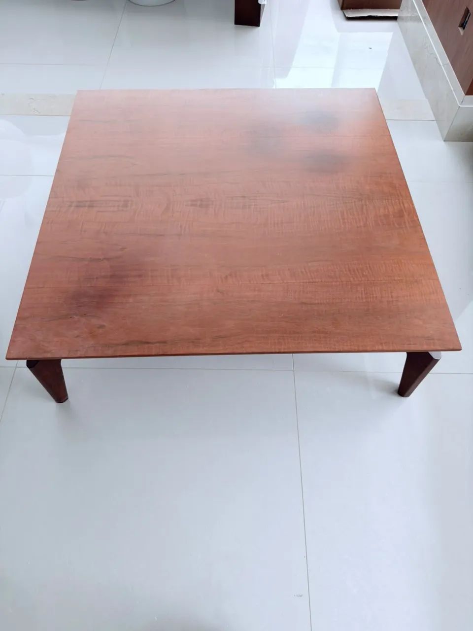Mesa em lâmina