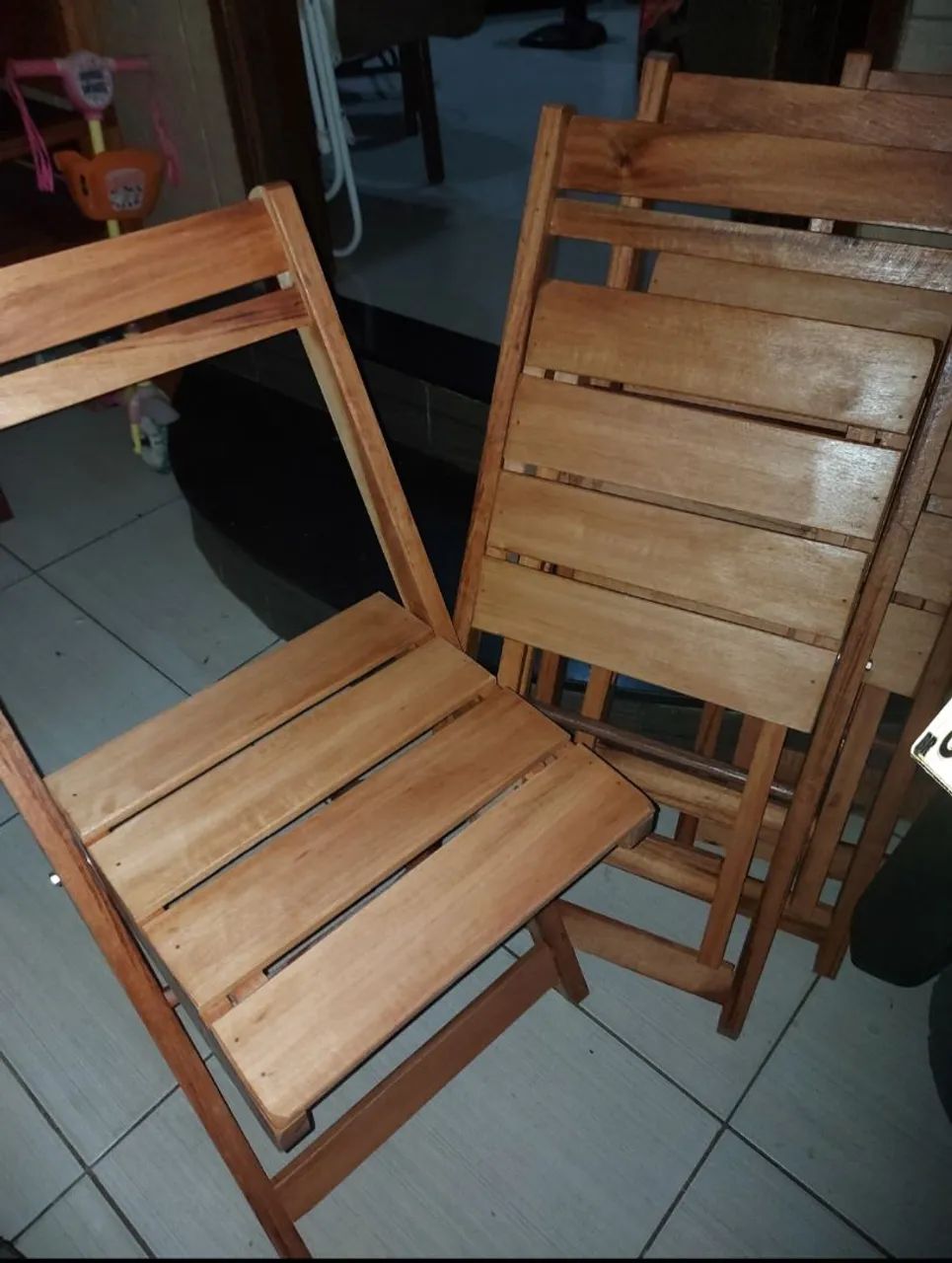Mesa Dobrável e cadeira e bancos - Foto 4