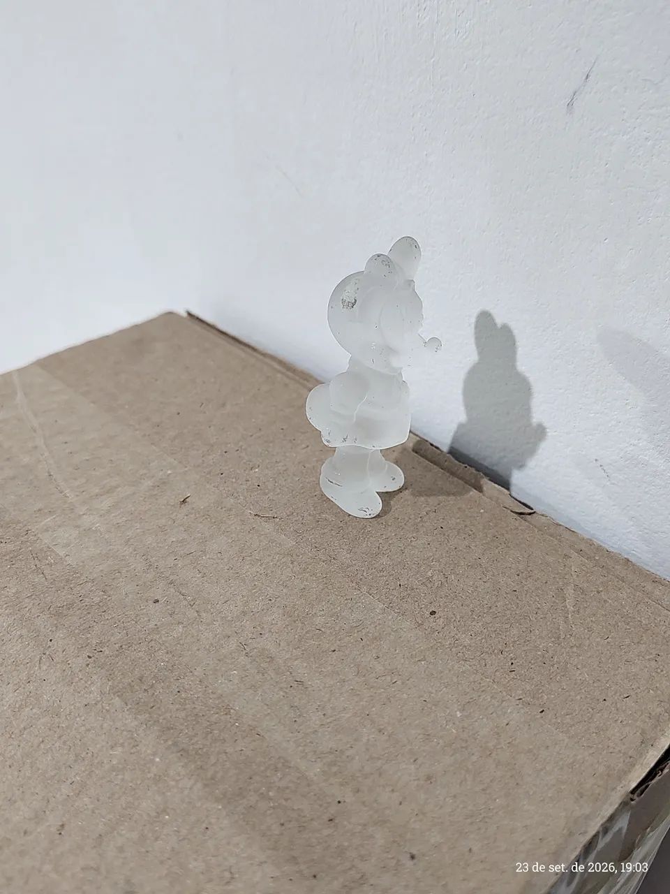 Estatueta Minie em vidro  - Foto 2