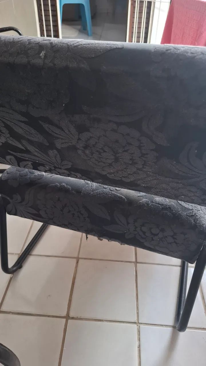 Cadeira almofadadas e tecido aveludado com braços de inox pintado  - Foto 5