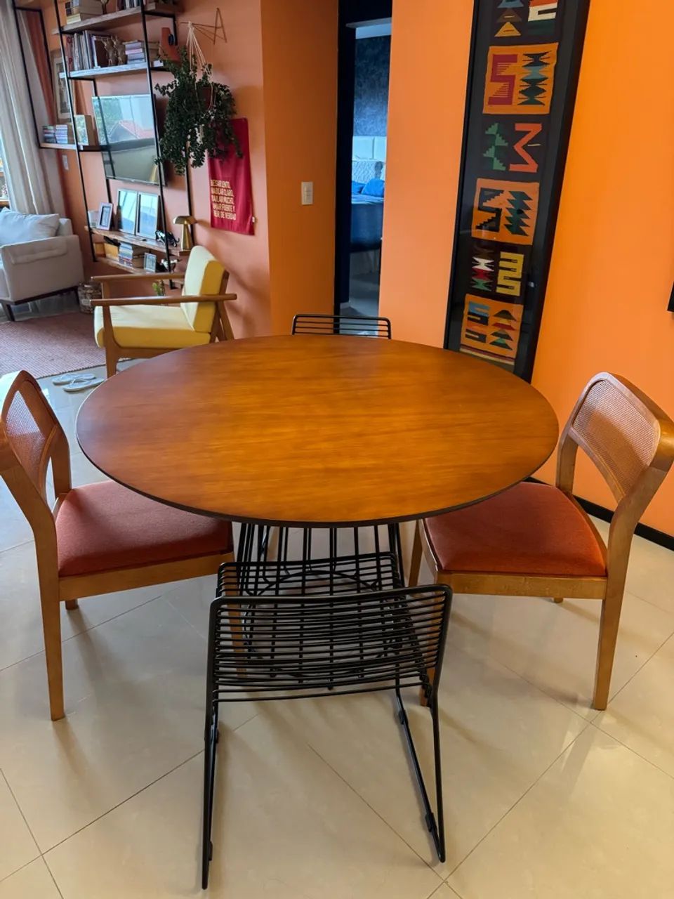 Conjunto mesa e cadeiras