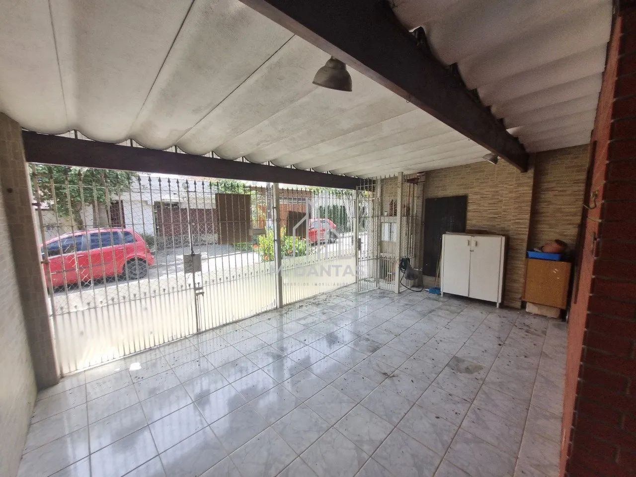 Casa em interlagos 02 quartos 02 vagas e quintal - Foto 3