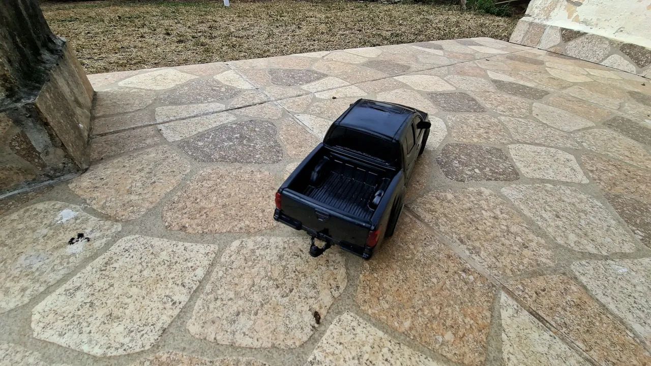 Miniatura L200 Triton Mitsubishi, customizada com preto brilhante  - Foto 5