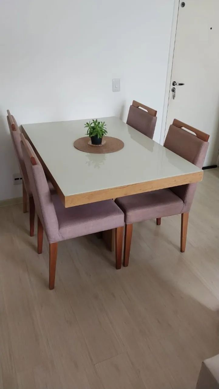 Mesa com 4 cadeiras estofadas bege - Foto 2