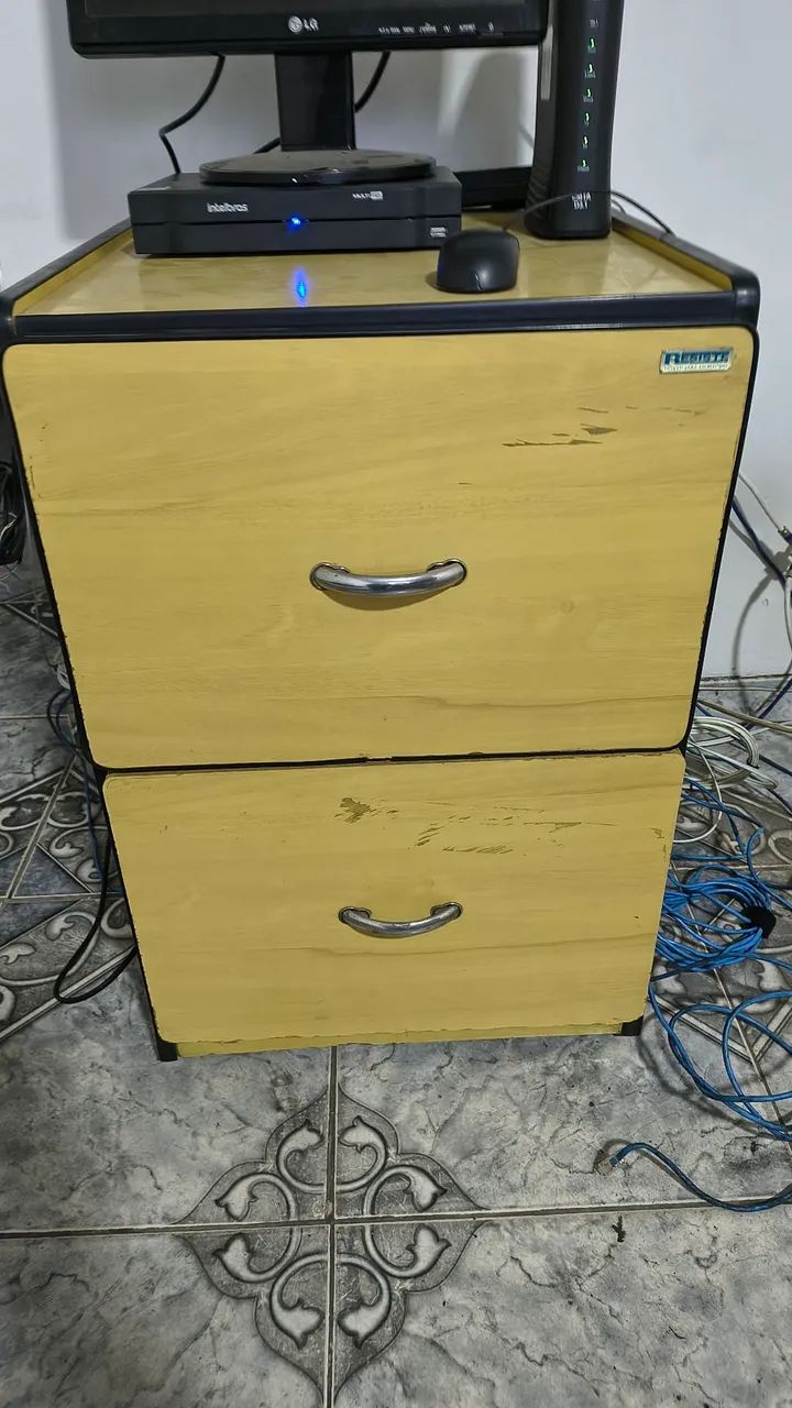 vendo conjunto de mesas e armários - Foto 5