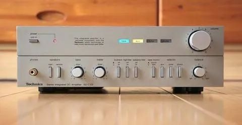 Amplificador stereo vintage Technics SU-C03 novíssimo. Pequeno e Amplificador stereo vintage Technics SU-C03 novíssimo. Pequeno e