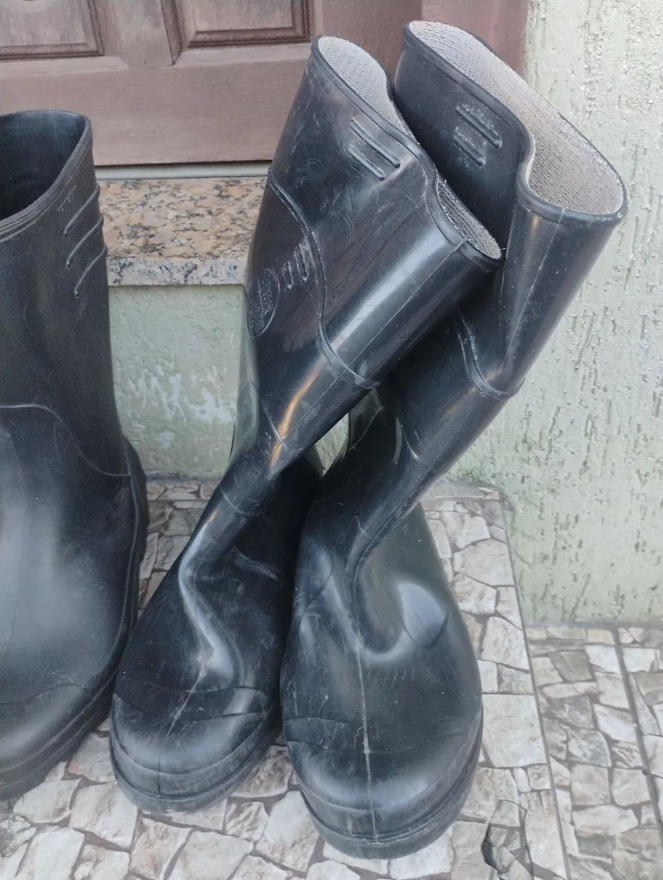 Botas números 39/40/42 e 44 usada em bom estado  - Foto 5