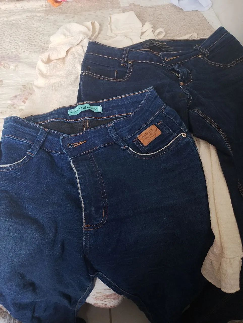 PACOTES COM 3 PEÇAS SEMI NOVA DE ROUPAS DE QUALIDADE POR 30 .00 - Foto 4