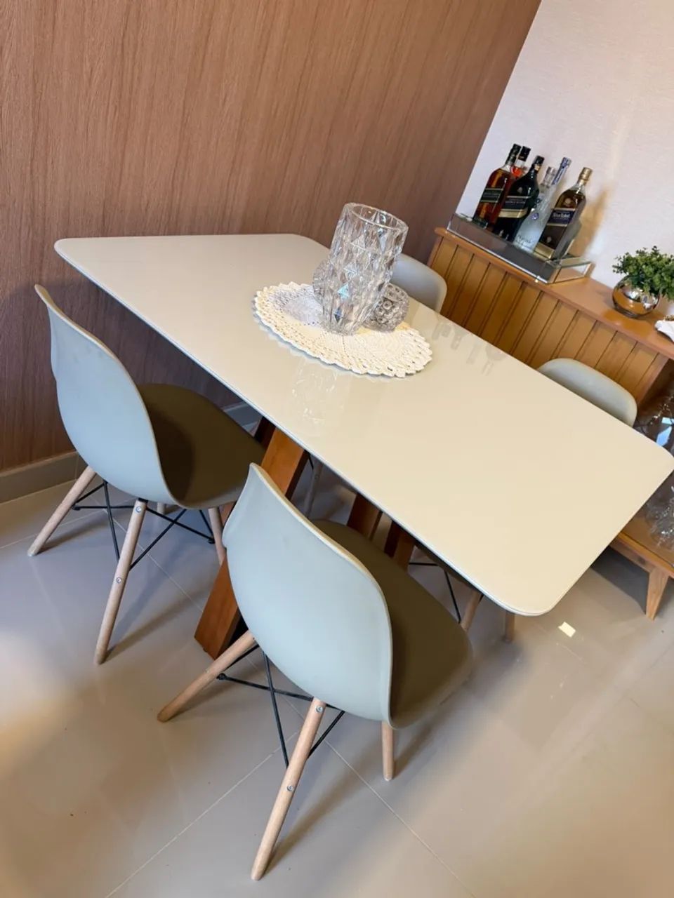 Mesa com cadeiras semi nova - Foto 4