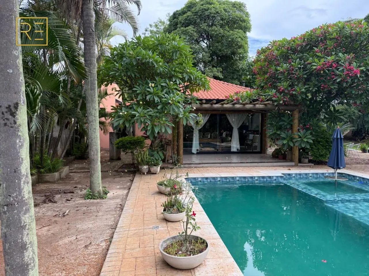 Chácara à venda com 2.700 m² de terreno e 660 m² de área construída  Bairro Unileste  Pira