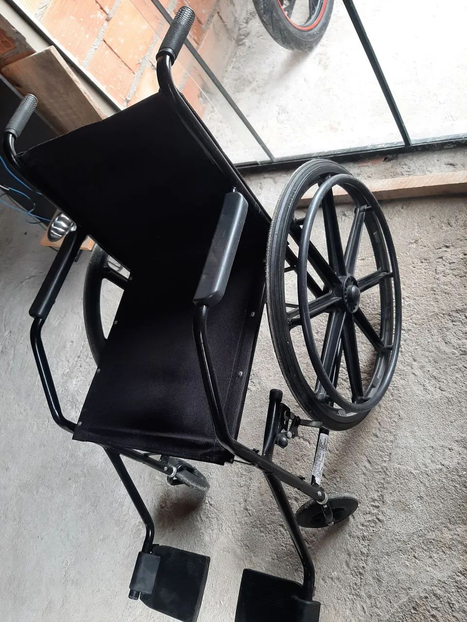Cadeira de roda. - Foto 2