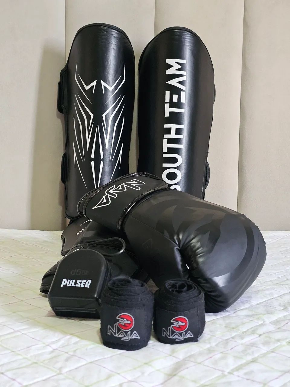 Kit iniciante Muay Thai - Luva e caneleira