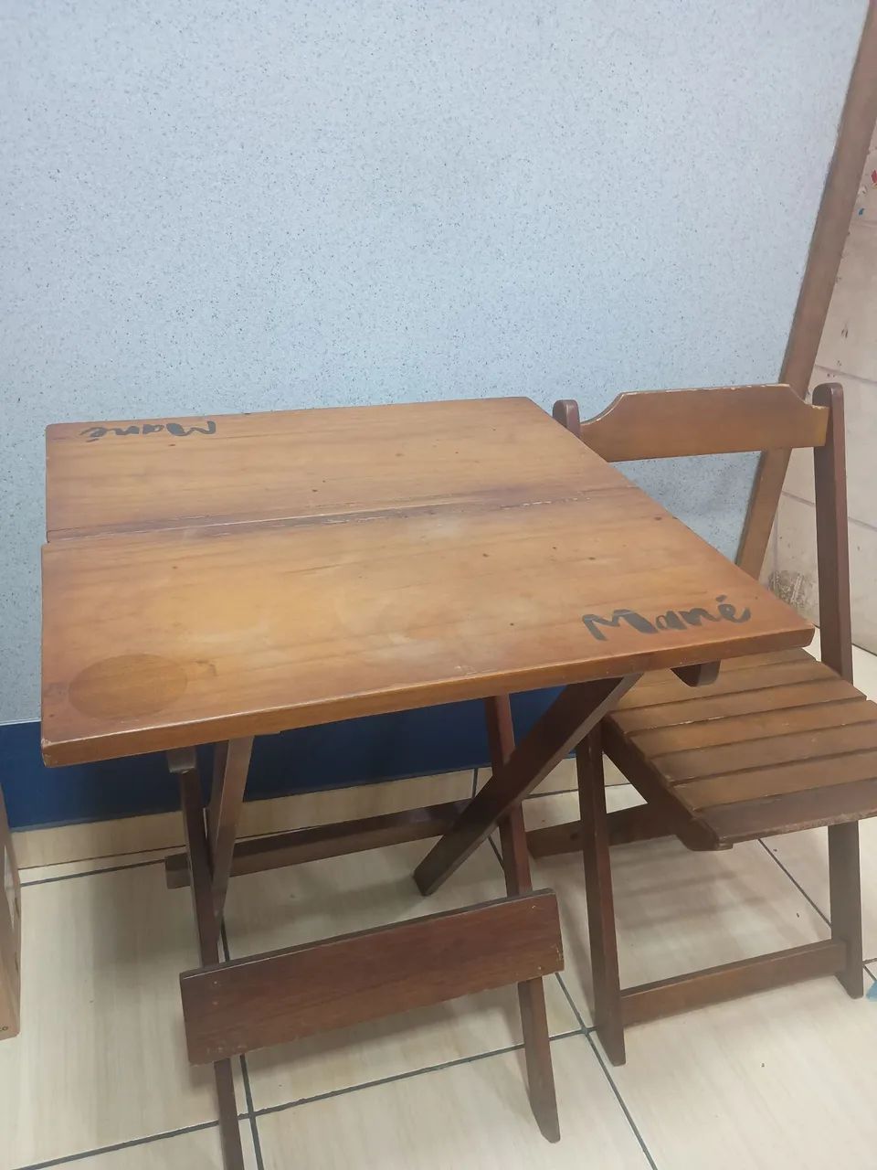 Mesa e cadeira dobráveis ( madeira ?)  - Foto 3