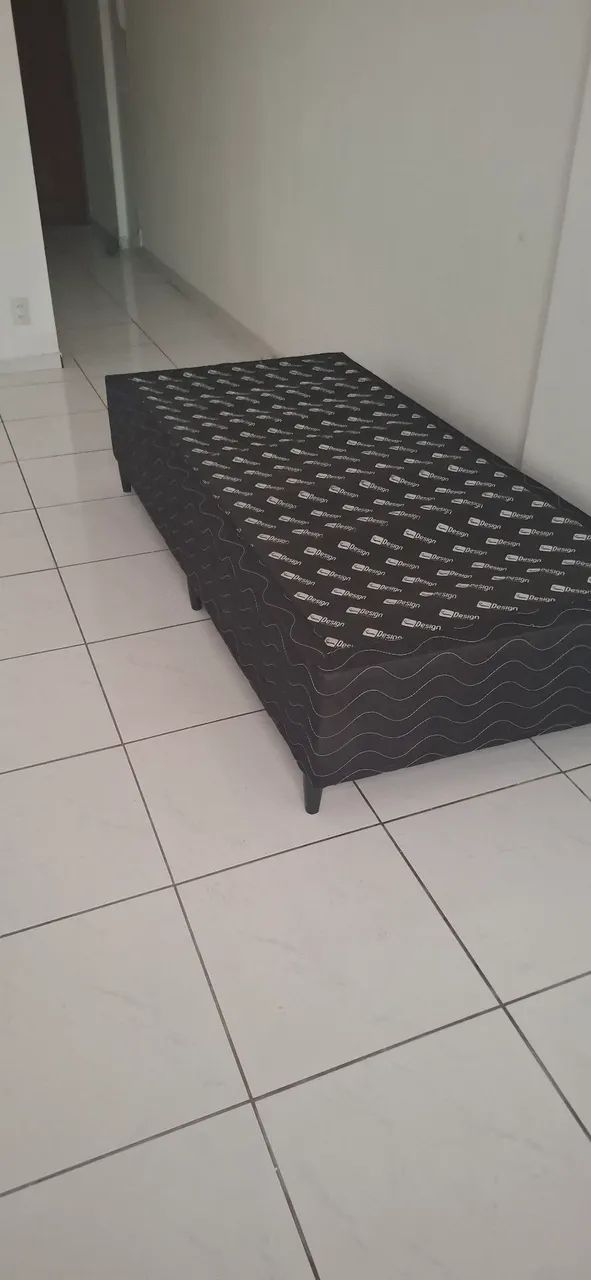 Vendo box de solteiro novo