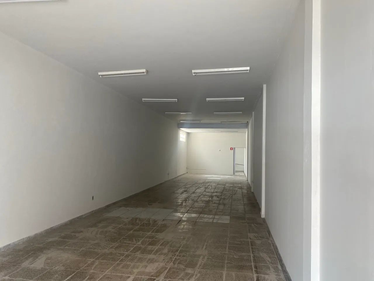 Aluga cômodo para loja, galpão?. - Foto 3