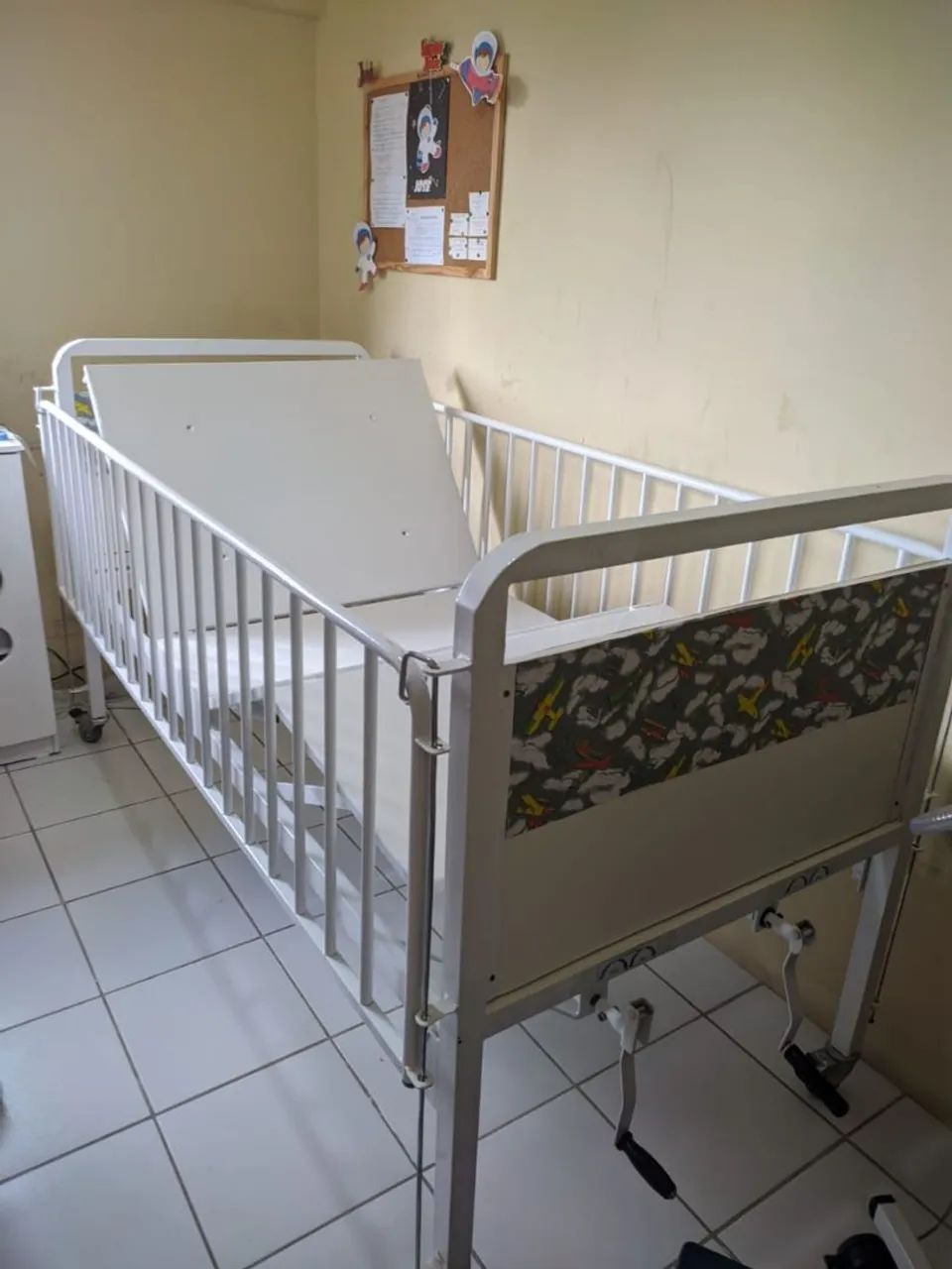 Cama hospitalar 02 manivelas