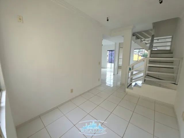 Código 4811 - Aluga apartamento duplex, prédio sem elevador, terceiro andar, 03 quartos se - Foto 2