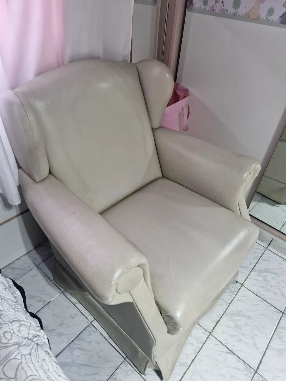Used nursing chair65566257031427121
