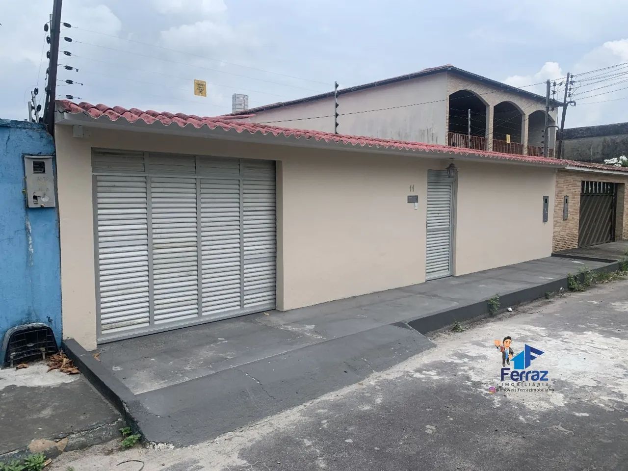 Parque 10: casa 03 quartos reformada leia