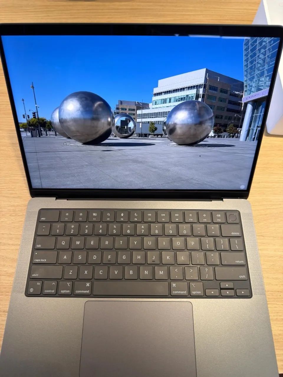 MacBook Pro M4 - 14pol  - Foto 2
