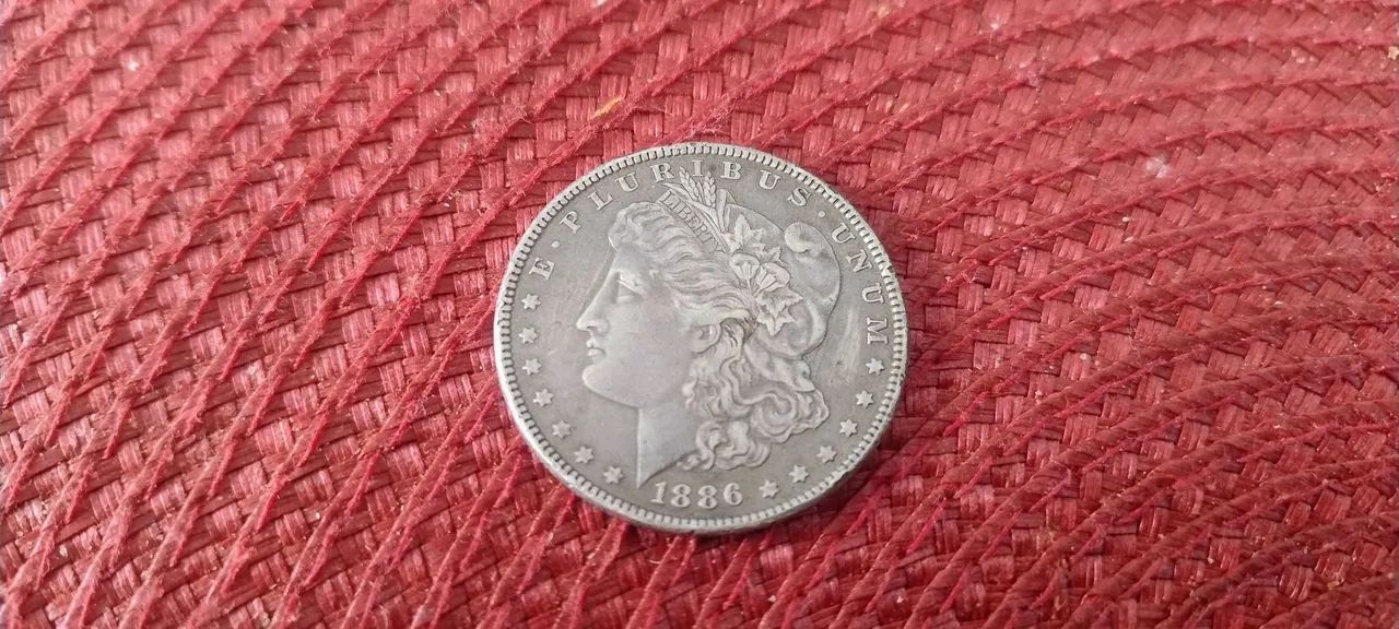 Moeda de prata de 1 Dólar antiga - Foto 2