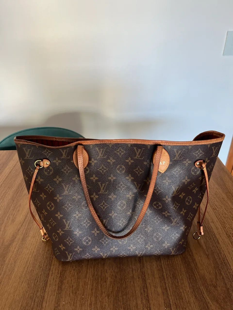 Louis Vuitton Neverfull MM Mon Monogram Cerise com Pochette, Caixa e Dust Bag