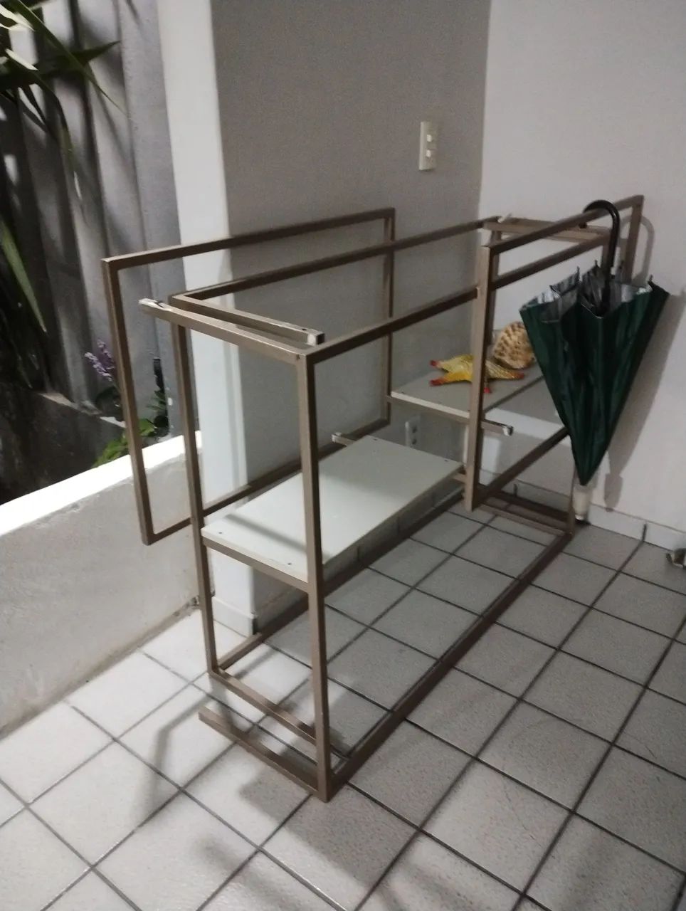 Expositores de parede para roupas - Foto 2