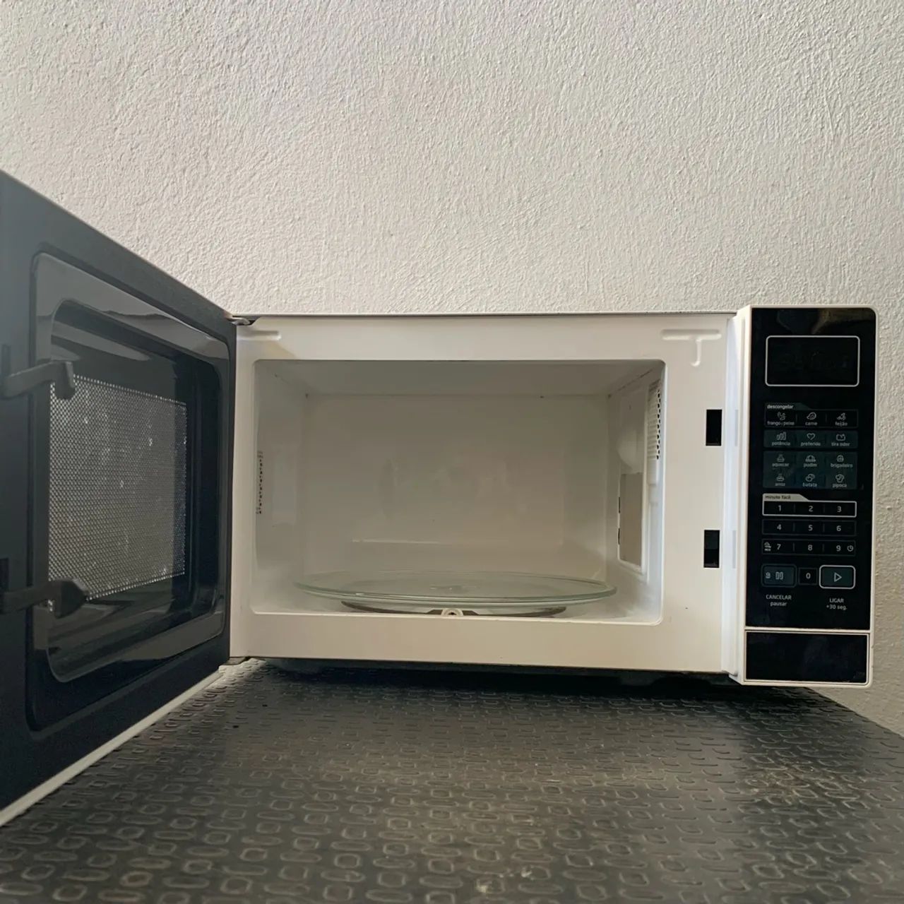 Microondas Midea 20L - SEMINOVO  - Foto 3