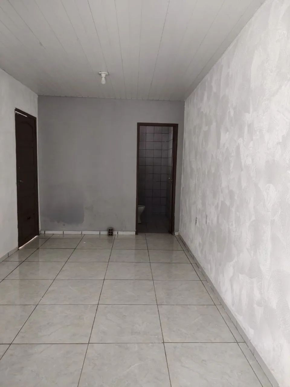 Alugo uma sala para comércio q serve também com kitnet  - Foto 2