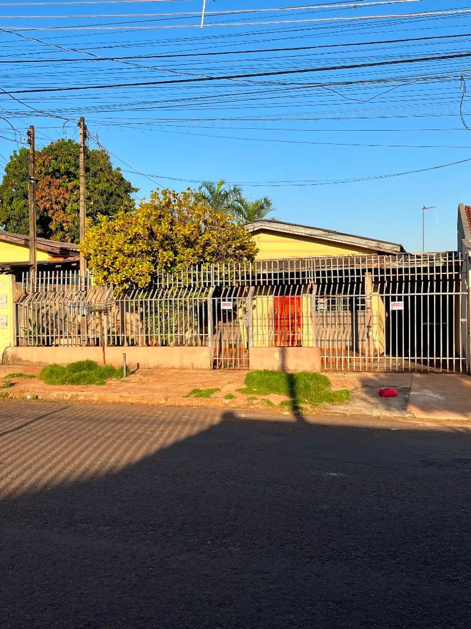 2 casas no quintal, frente 5 cômodos, Fundo 3 cômodos.
