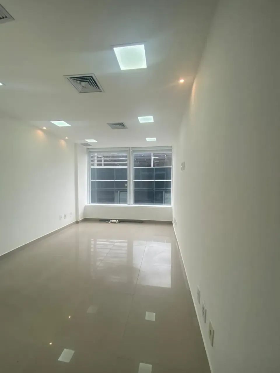 VENDO SALA COMERCIAL NO Condomínio A5 ( 23 mts) - Foto 3