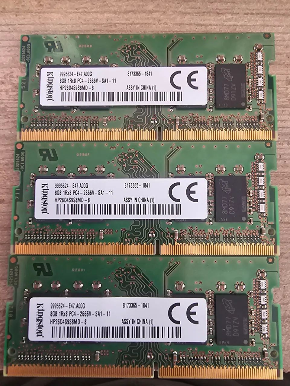 3 memories Kingston, 8gb cada, 2666