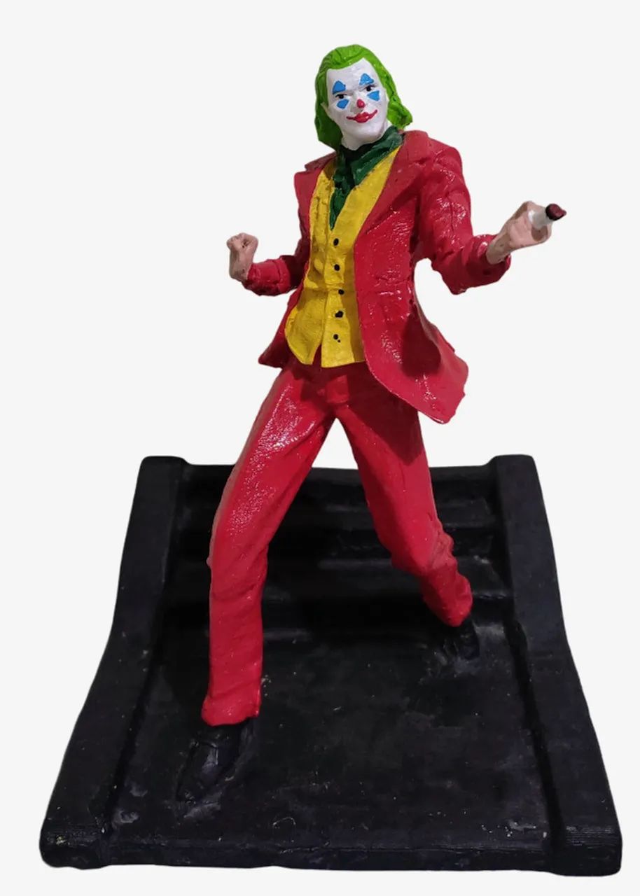 Boneco Coringa Na Escadaria