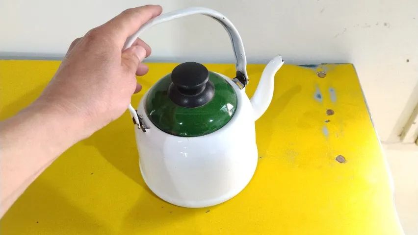 Chaleira Antiga Esmaltada 2 Litros - Foto 2