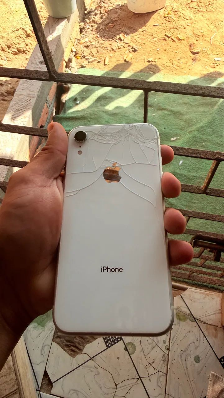 iPhone XR 64g branco  - Foto 2